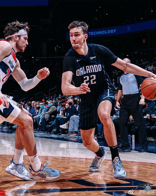 联赛中屡屡 联赛中屡屡